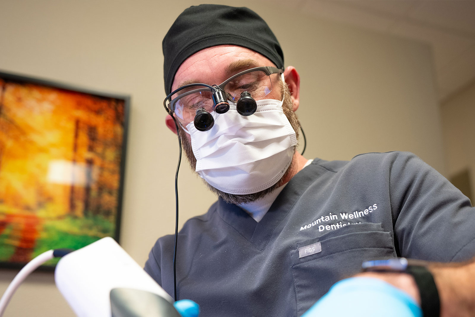 doctor prepping for dental procedure with patient